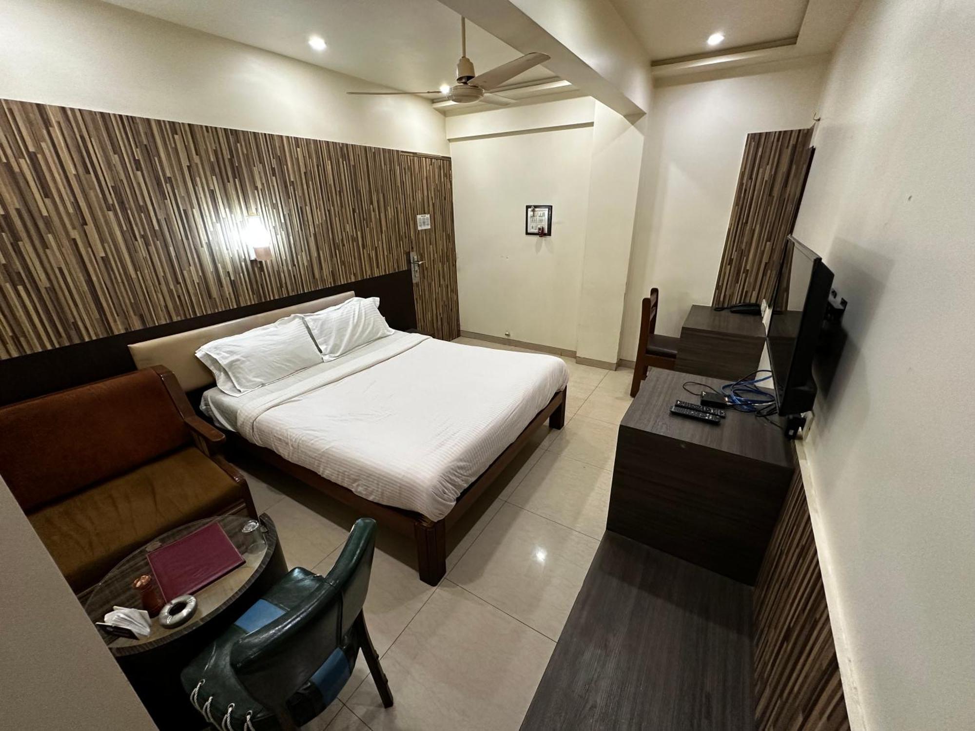 The Saffron Suites Sasupāda Dış mekan fotoğraf
