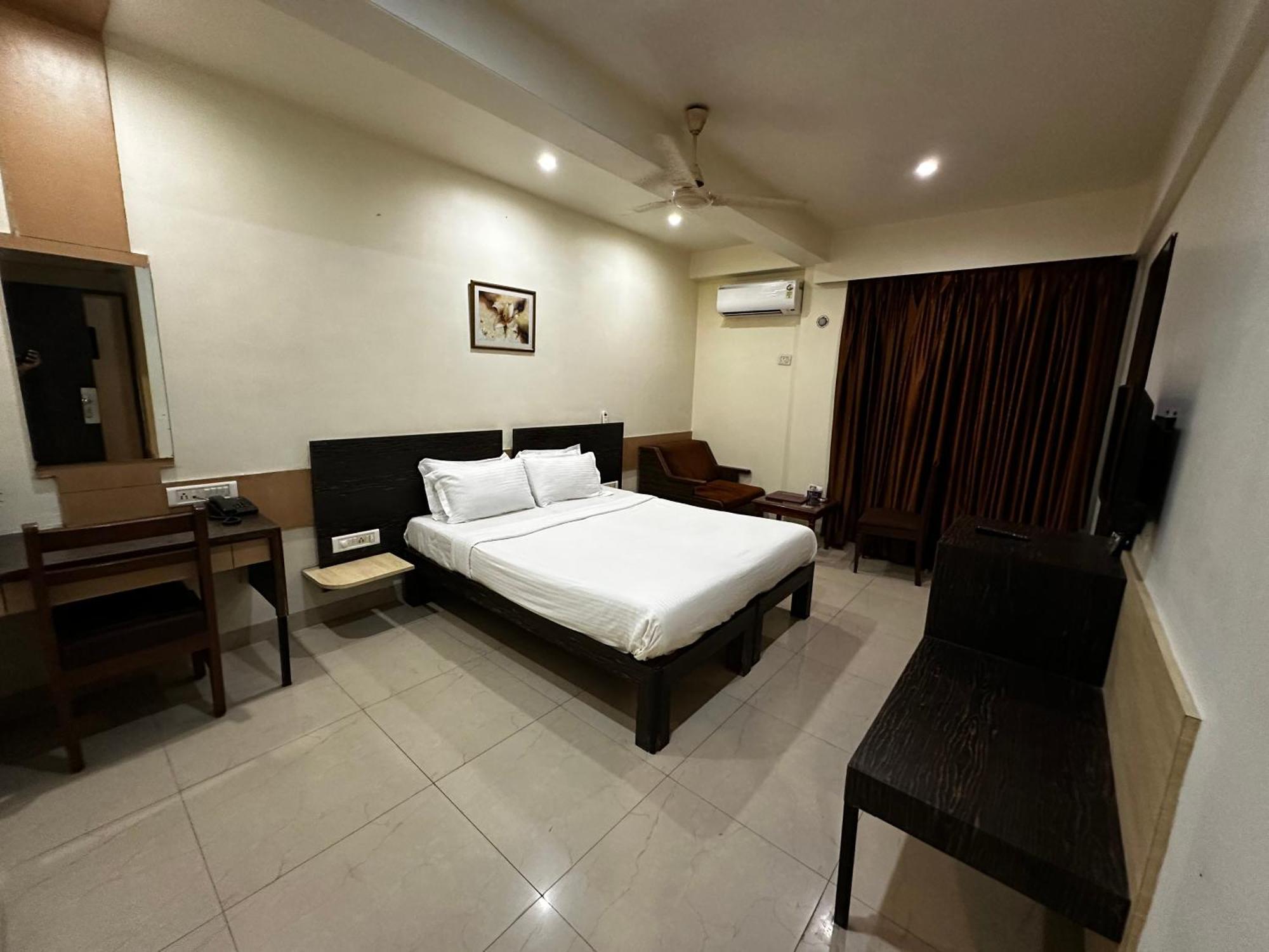 The Saffron Suites Sasupāda Dış mekan fotoğraf