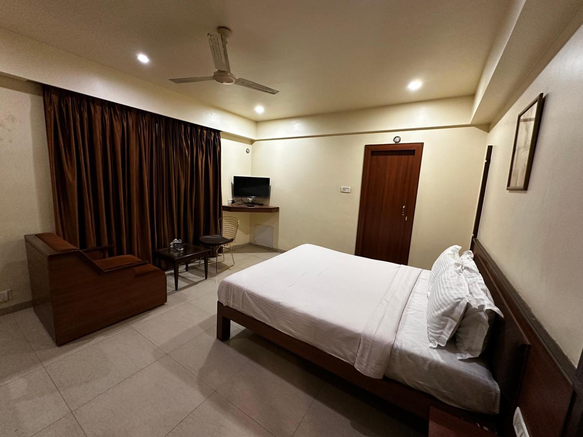 The Saffron Suites Sasupāda Dış mekan fotoğraf