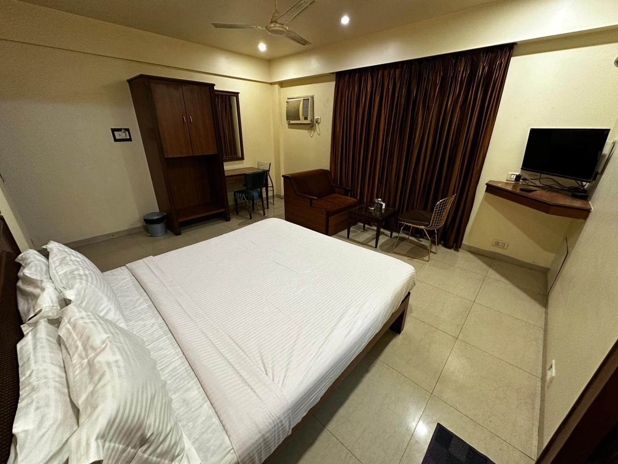 The Saffron Suites Sasupāda Dış mekan fotoğraf