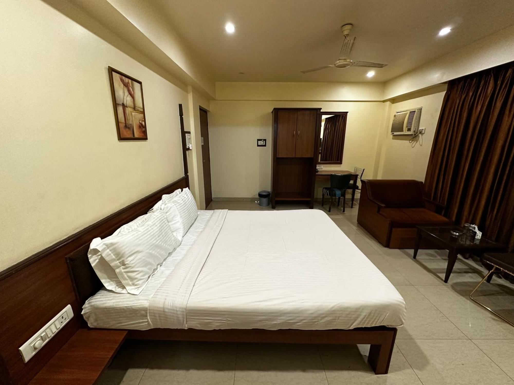 The Saffron Suites Sasupāda Dış mekan fotoğraf