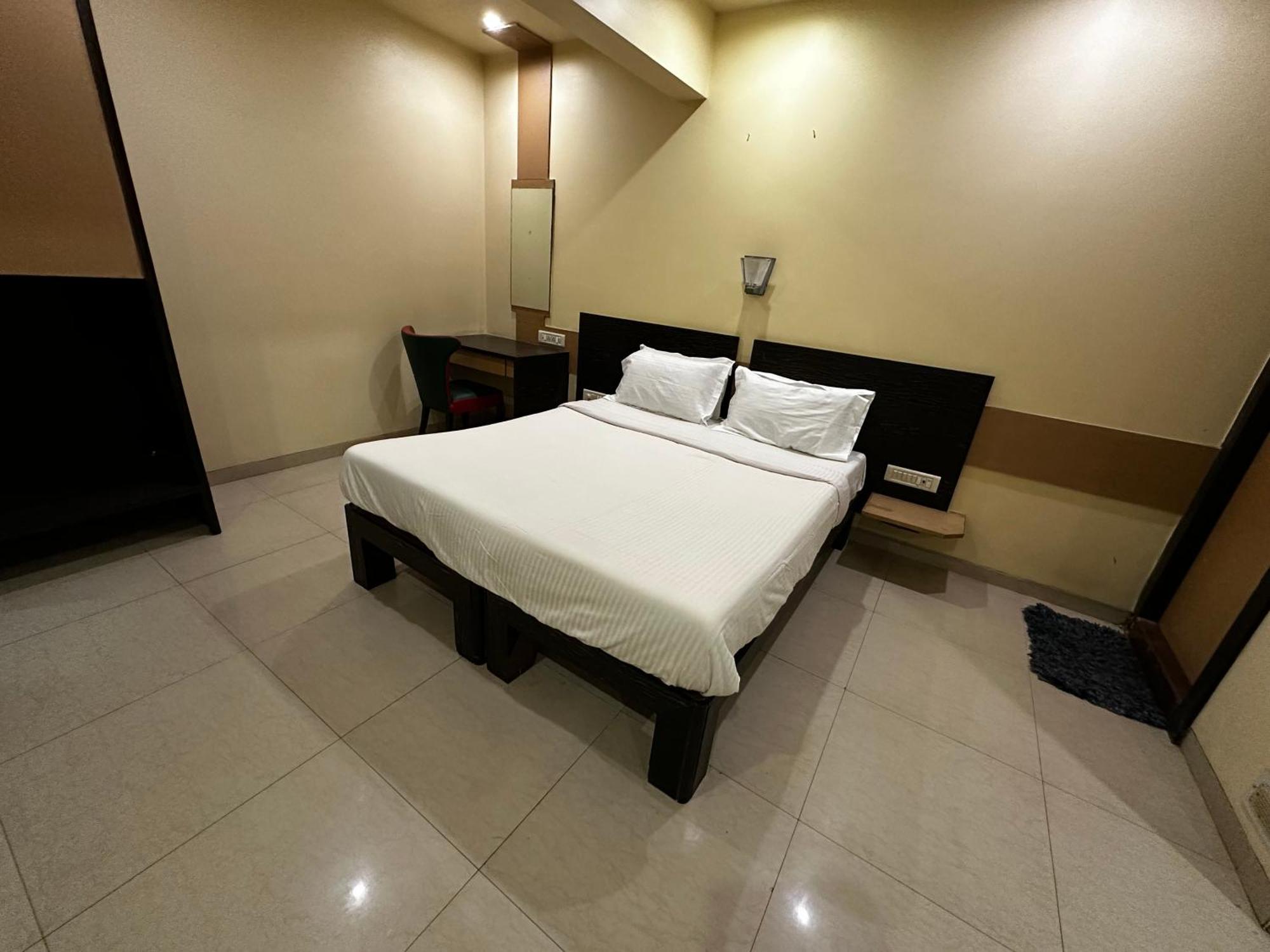 The Saffron Suites Sasupāda Dış mekan fotoğraf