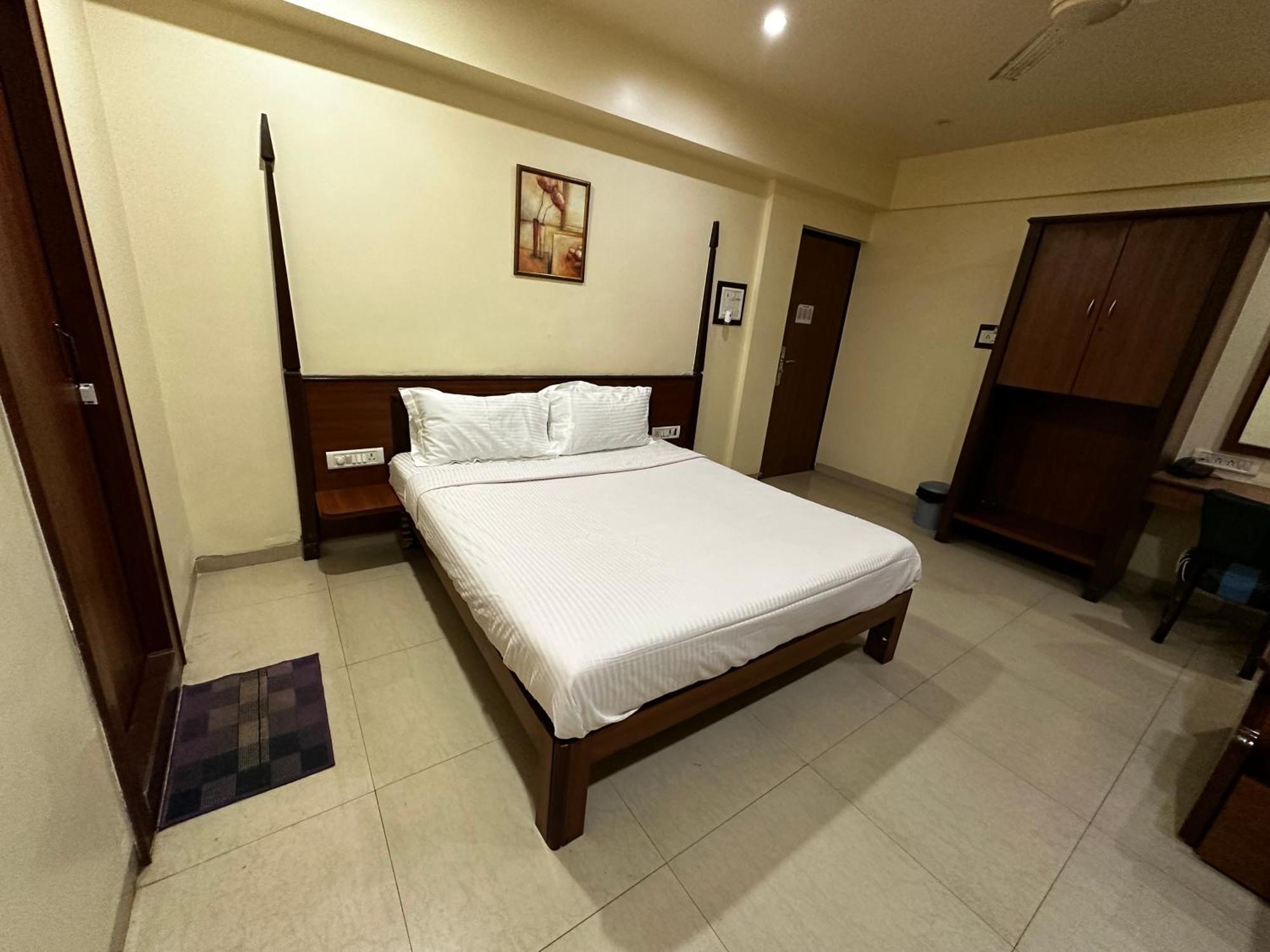 The Saffron Suites Sasupāda Dış mekan fotoğraf