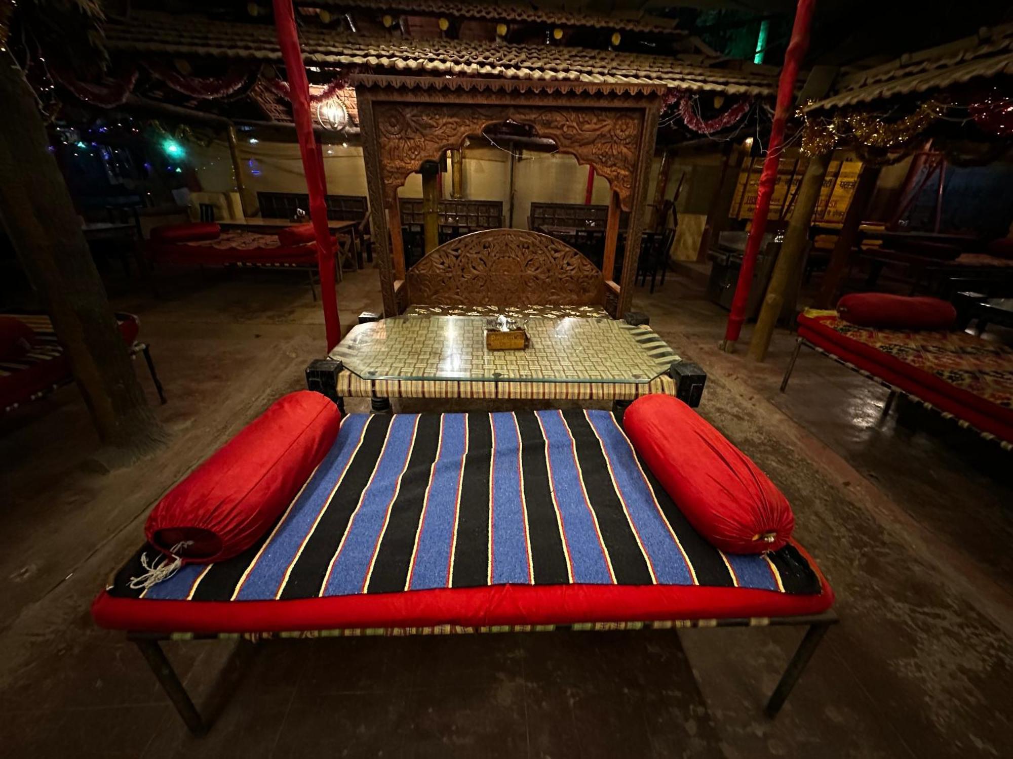 The Saffron Suites Sasupāda Dış mekan fotoğraf